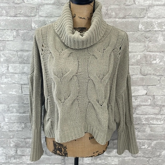 Moon & Madison Cable Knit Cropped Sweater - Picture 1 of 6